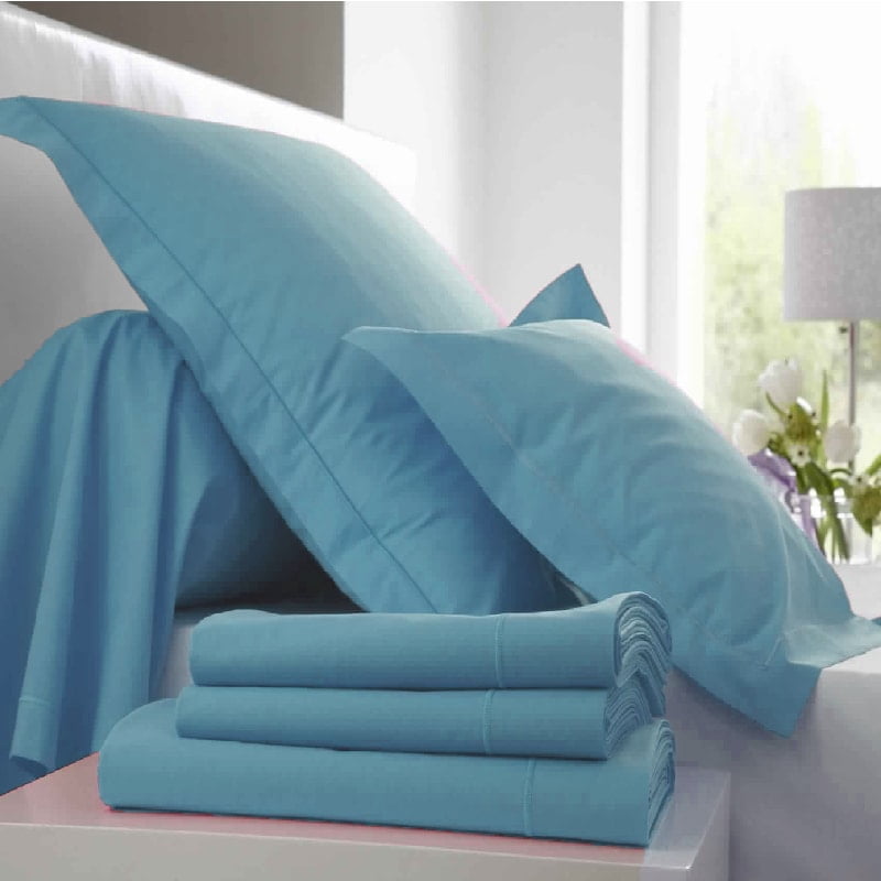 parure-linge-de-lit-BLEU-CIEL-allo-promo-coton-uni-tunisie-pieces-min-2-1.jpg Parure de lit 4 pièces en coton - Bleu ciel – Image 1