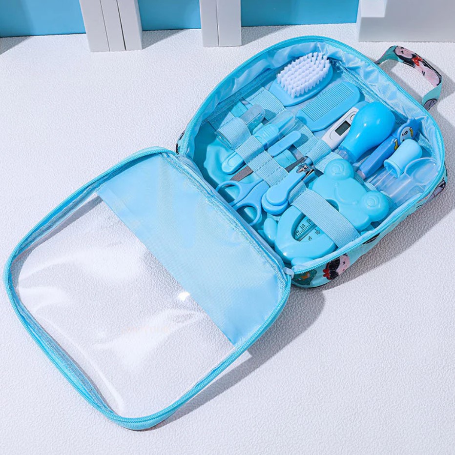 trousse-toilette-bébé-garçon-cadeau-promo-deal-tunisie-3 Trousse de toilette pour bébé 13 pièces -Garçon – Image 1