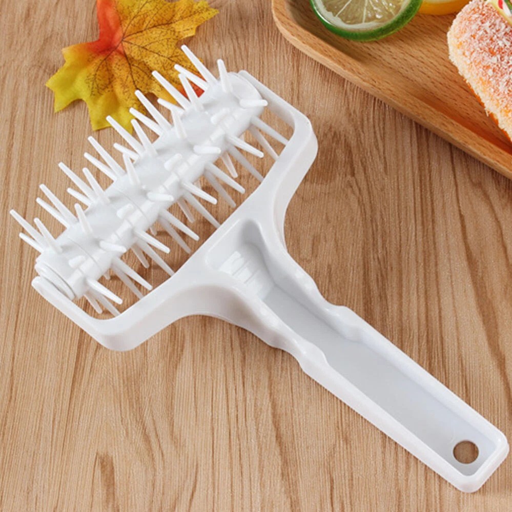 rouleau-pate-promodeal-tunisie-cuisine-pique-plastique-2-1.jpg Pique pate en plastique – Image 1